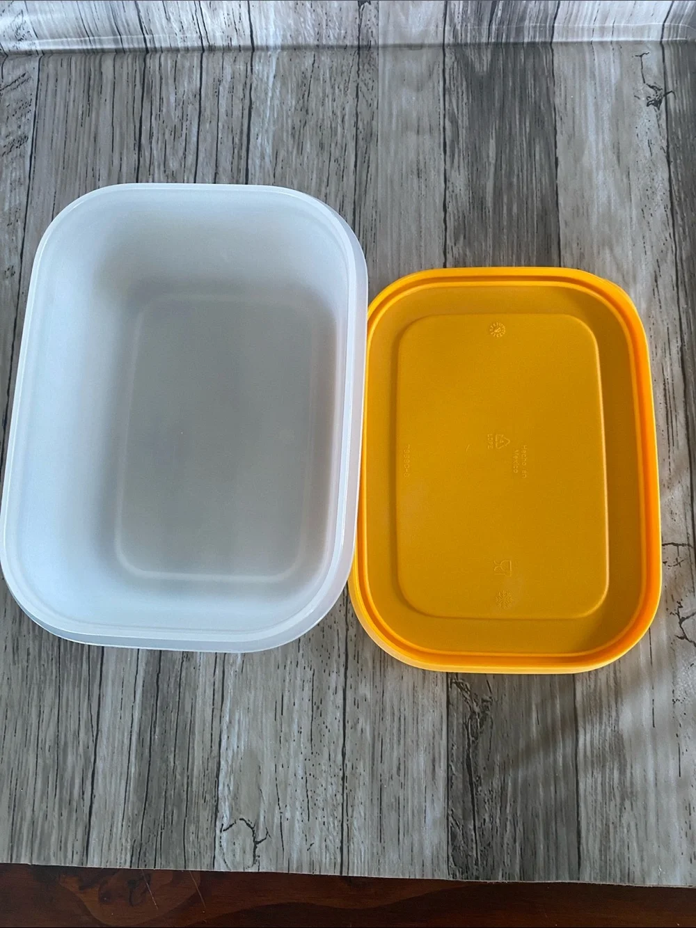 TUPPERWARE FREEZER MATE PLUS— SMALL